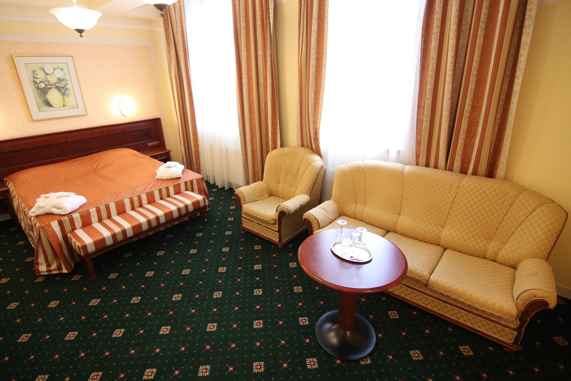 Humboldt Park Hotel & Spa Karlovy Vary Esterno foto