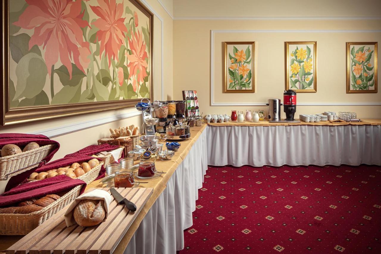 Humboldt Park Hotel & Spa Karlovy Vary Esterno foto