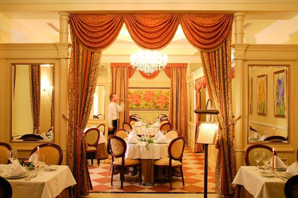 Humboldt Park Hotel & Spa Karlovy Vary Esterno foto