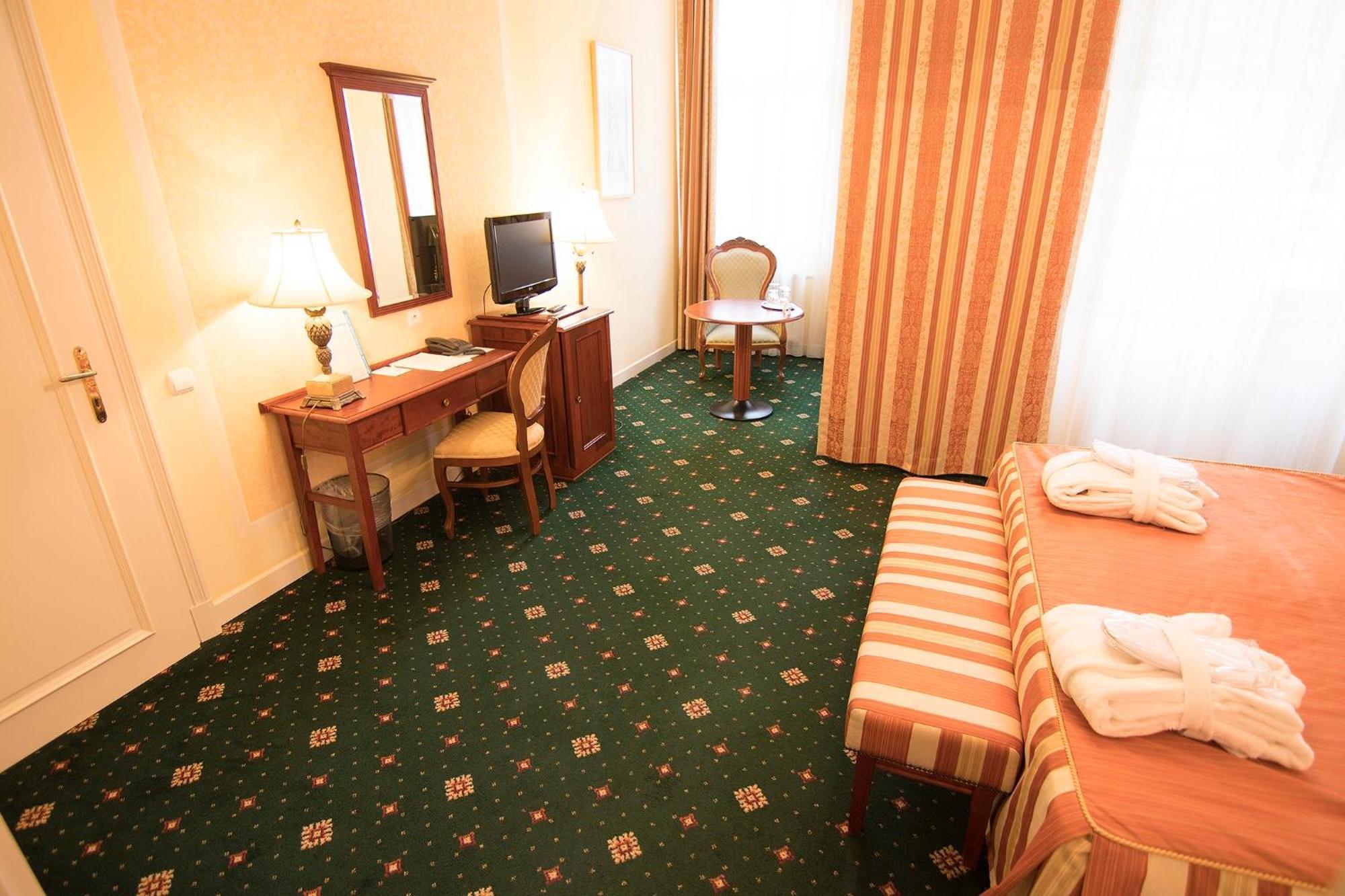 Humboldt Park Hotel & Spa Karlovy Vary Esterno foto