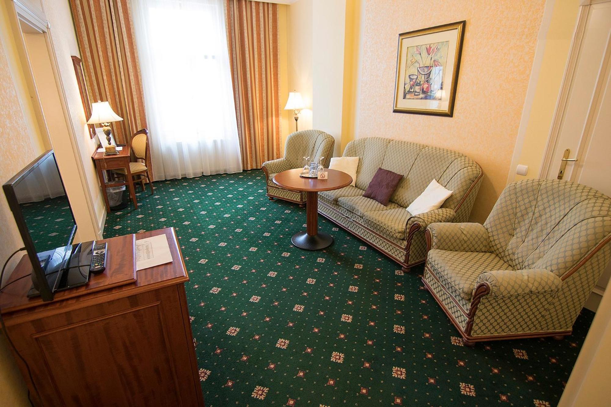 Humboldt Park Hotel & Spa Karlovy Vary Esterno foto